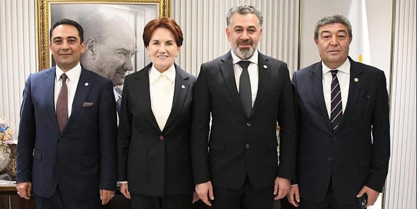 Akşener, Sedat Kılınç’a İYİ Parti rozetini taktı