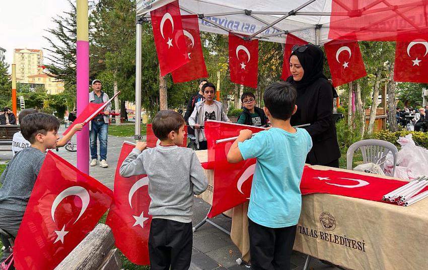 TALAS'TA YER GÖK KIRMIZI BEYAZ!