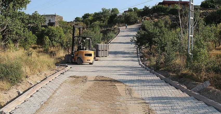 BAŞKAN YALÇIN TALAS’TA AYAK BASMADIK YER BIRAKMIYOR