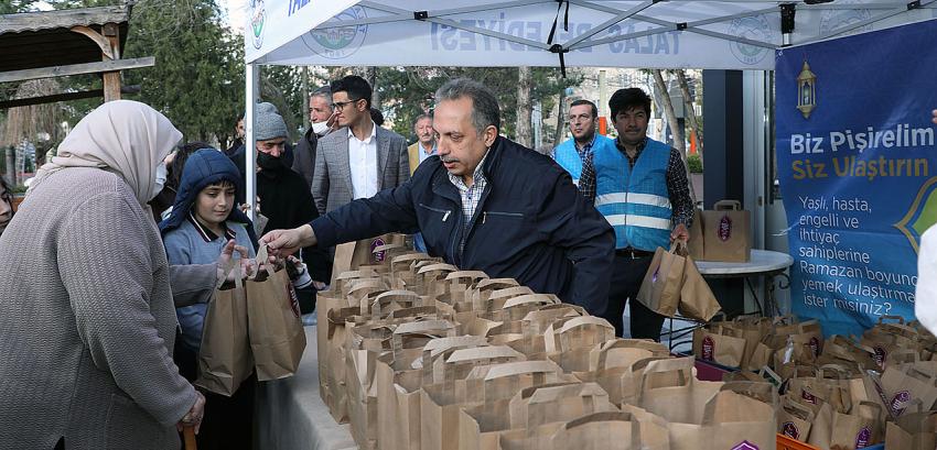 “BİZ PİŞİRELİM SİZ ULAŞTIRIN” GÖNÜLLERE GİRDİ