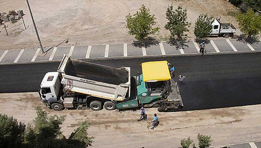 ÇİMENLİ CADDESİ’NE SON KAT ASFALT ATILDI YOL TRAFİĞE AÇILDI