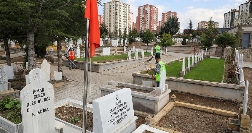 Talas’ta mezarlıklar baştan ayağı temizlendi 