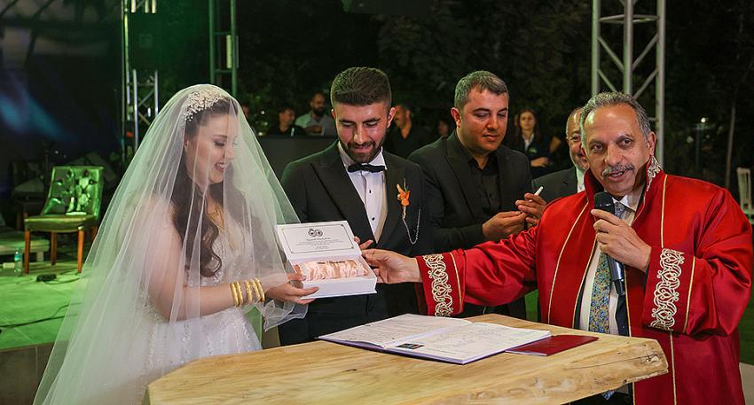 Talas’ta Resmi Tatiller, Nikah Sevincine Engel Değil