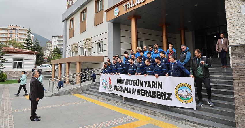 KUTLAMAK YERİNE GÖNÜL ALMAYA GİTTİLER