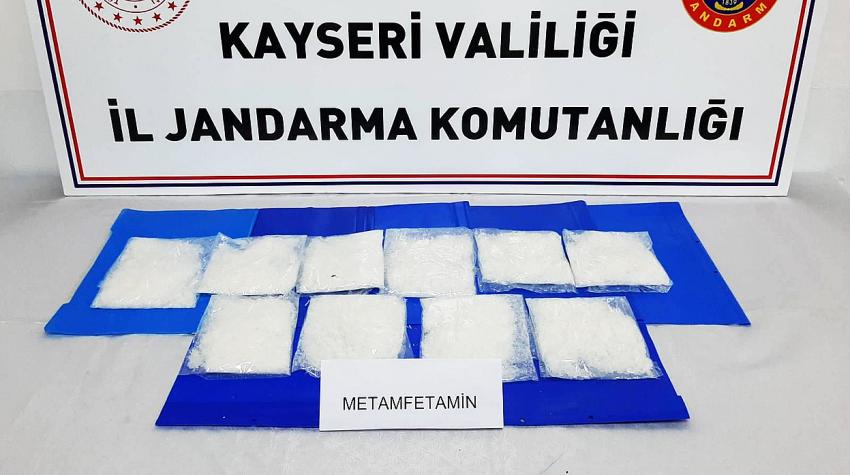 İstanbul’dan getirdikleri uyuşturucu maddeyi piyasaya sürmeden yakalandılar