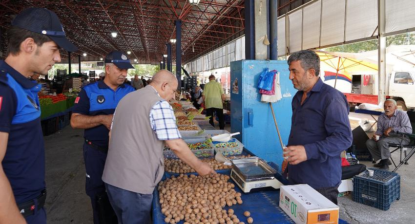 Melikgazi Belediyesi Zabıta Ekipleri Pazar Denetimi Yaptı