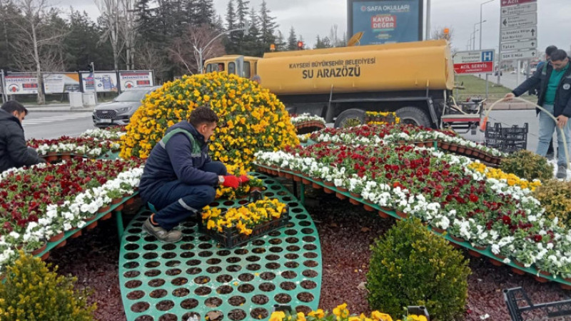 Büyükşehir’den Kayseri’yi Bahar Renklerine Bürüyen Peyzaj Çalışmaları