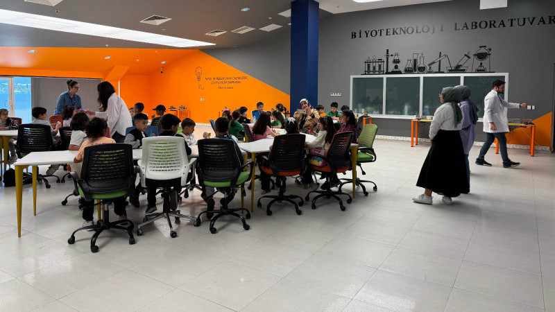 Büyükşehir’in Bilim Merkezi, Hem Öğretiyor Hem Eğlendiriyor