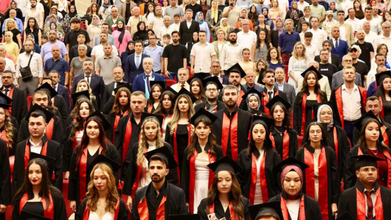 ERÜ İktisadi ve İdari Bilimler Fakültesi’nde  Mezuniyet Sevinci