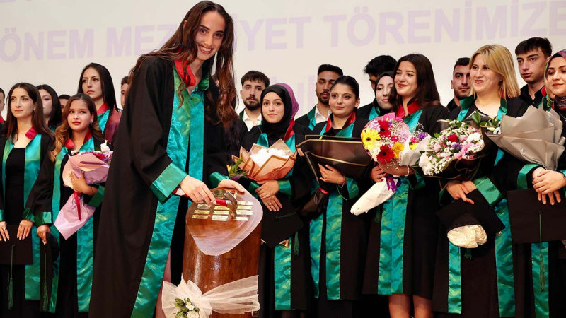 ERÜ Adalet MYO’da 14. Dönem Mezuniyet Sevinci
