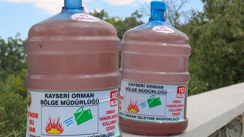 Orman yangınına damacana su ile müdahale edilecek