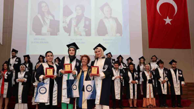 NNYÜ İktisadi İdari ve Sosyal Bilimler Fakültesi’nde Mezuniyet 