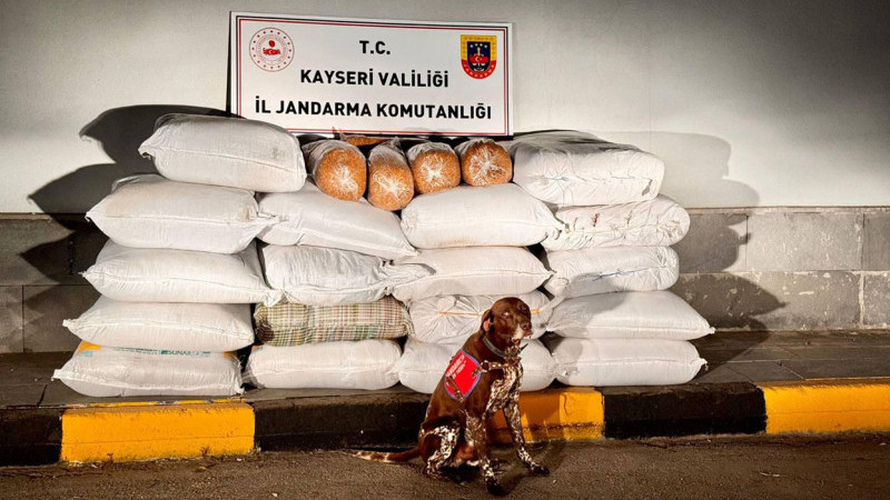 Otobüste kaçak çay ve tütün ele geçirildi