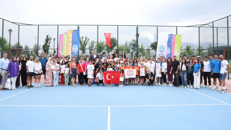 Büyükşehir’in, Zafer Bayramı Coşkulu Tenis Turnuvası Tamamlandı