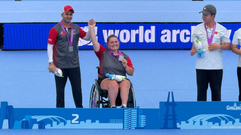 Büyükkılıç’tan Okçulukta Dünya İkincisi Olan Spor A.Ş. Sporcusu Ve Takım Arkadaşına Tebrik