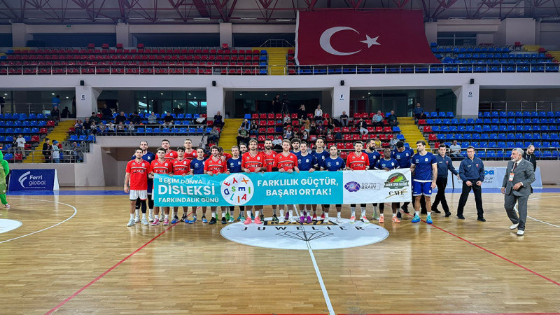 Disleksi Farkındalığı İçin Sahaya Pankartla Çıktılar “Farklılık Güçtür Başarı Ortak”