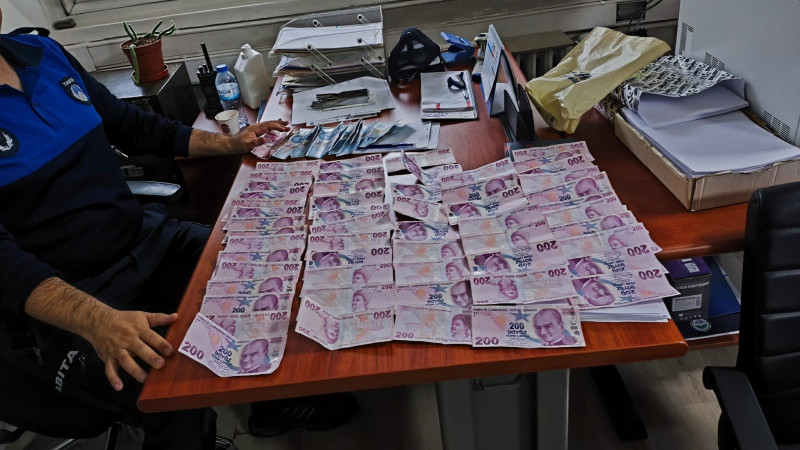 Zabıta’dan Dilencilere Geçit Yok; 12 Bin 200 lira Ele Geçirildi