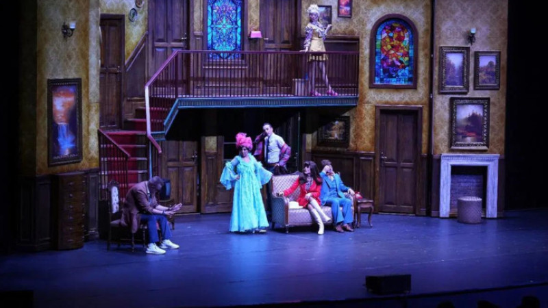 Sezonun En Kahkahalı Komedisi Sahneye çıktı!