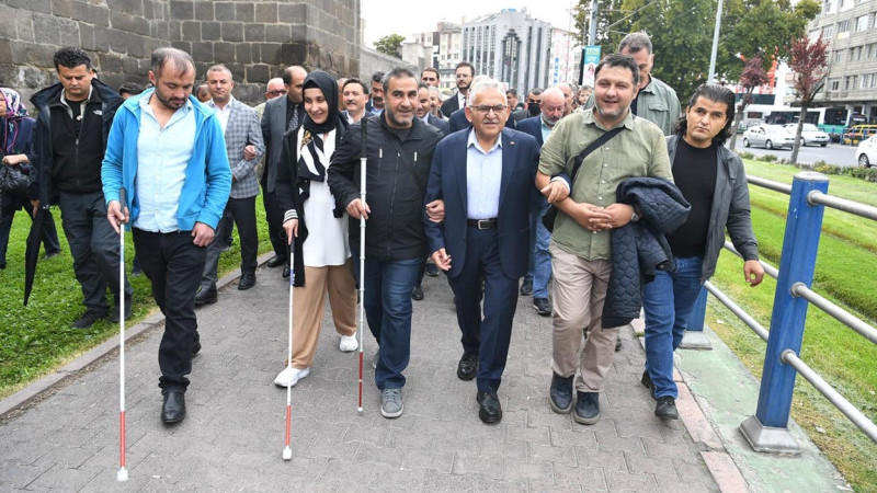 Başkan Büyükkılıç’tan Özel Gereksinimli Vatandaşlara Ulaşımda Büyük Kolaylık