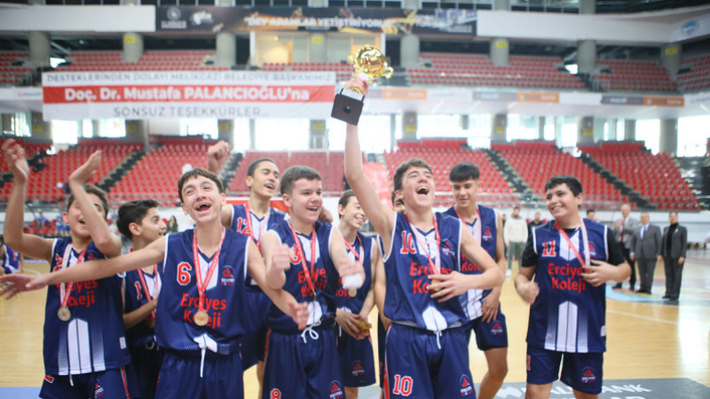 Eğitimle Birlikte Sporun da Zirvesinde