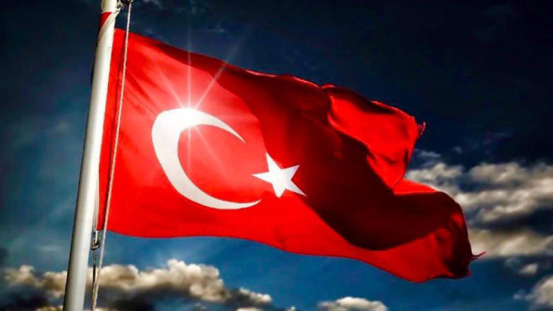 Bayrağımıza yapılan çirkin saldırıya ortak tepki