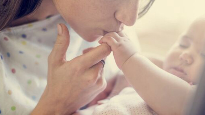 Doğum izni 24 haftaya çıkarılıyor