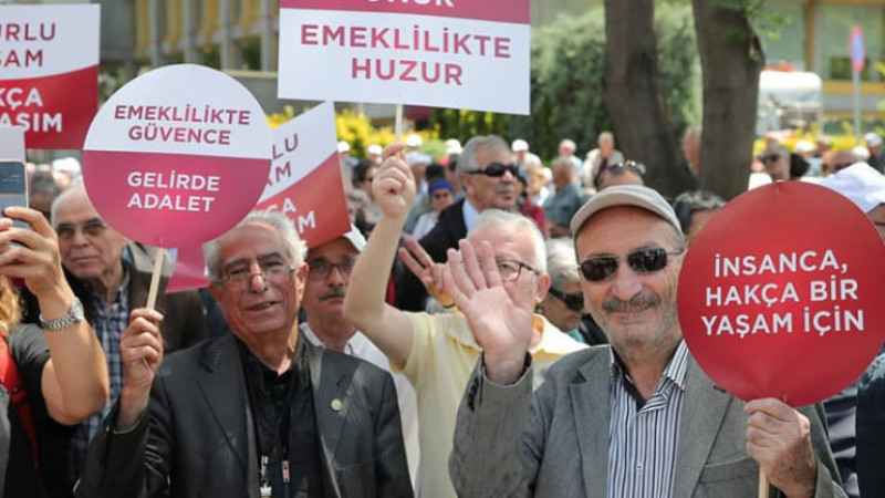 Emekli için bir umut; Ekonomi kurmayları en düşük emekli aylığı için bir araya geliyor
