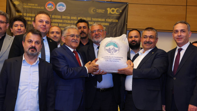 Büyükşehir’den 1 Yılda 12 Milyon liralık Tohum Dağıtımı