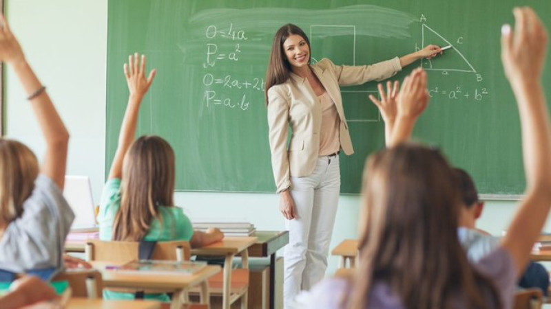 Öğretmenlerin beklediği haber geldi; Ek ders ücretleri zamlı yatacak