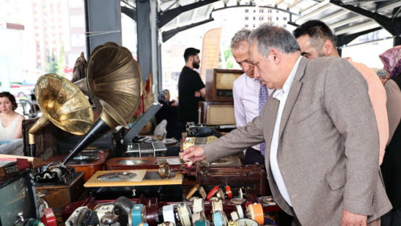 Bu Pazar Antikacılar Buluşuyor