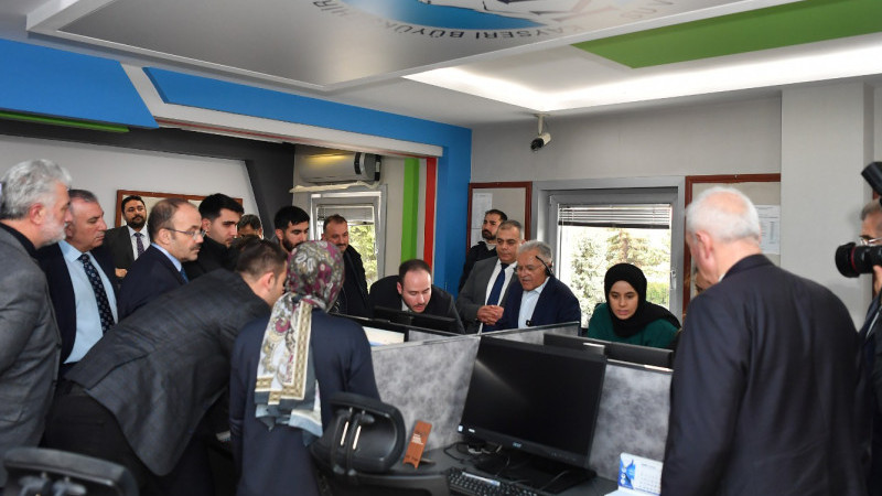 Başkan Büyükkılıç, Kaski’deki 185 Çağrı Merkezi’nde Telefonları Cevapladı