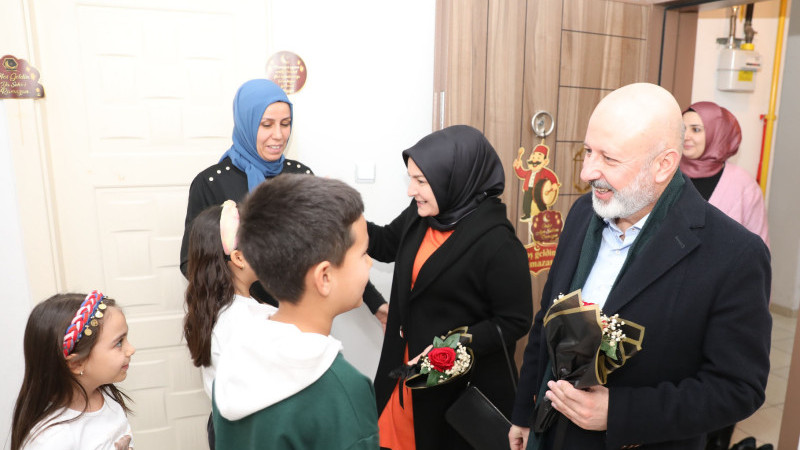 Çolakbayrakdar Çifti, Özsoy Ailesinin İftar Sofrasına Misafir Oldu