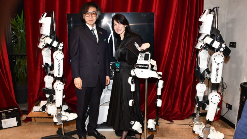 Sağlık alanında insan ile giyilebilir robotik sistemler birleşiyor