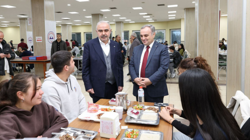 Rektör Prof. Dr. Altun, Öğrenciler ile İftar Yaptı