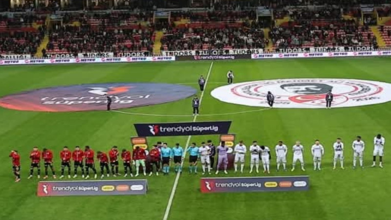 Kırmızı kart verilmeyen penaltı rakibe tanınan kart toleransı sonuç; 1-3