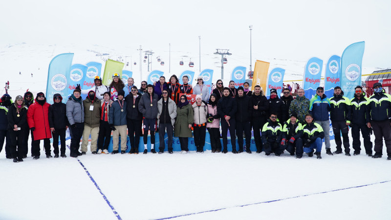 Erciyes’te Kar Voleybolu Heyecanı Yaşandı