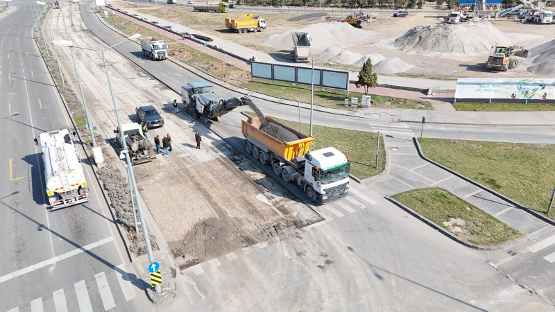 Büyükşehir’den Kartal Kavşağı’nın Dört Bir Köşesinde Hummalı Çalışma