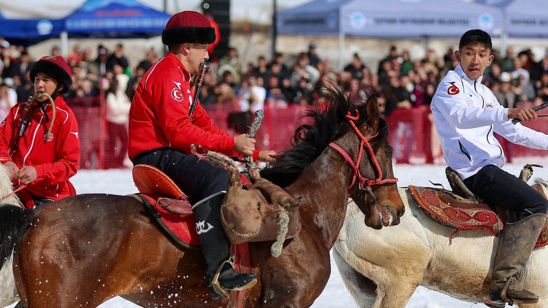 Büyükkılıç, Türkiye’de İlk Kez Düzenlenen “Kökbörü Oyunları Erciyes 2026” Heyecanına Ortak Oldu
