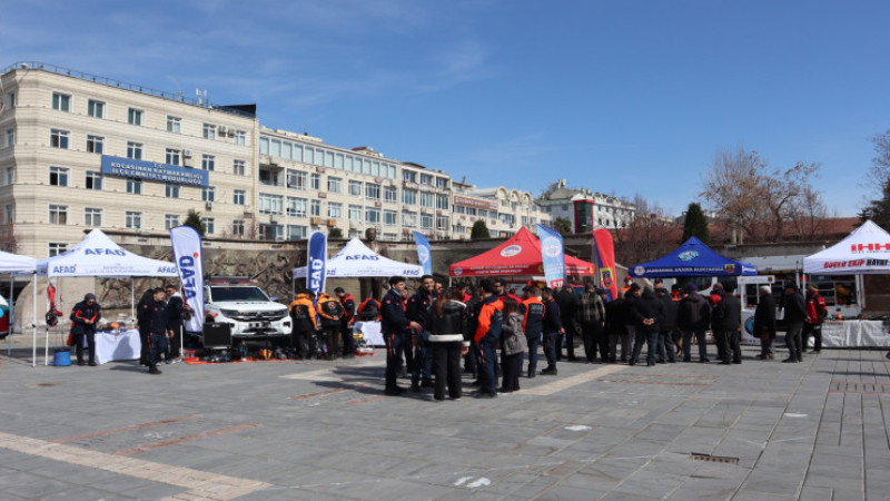 Kayseri’de Deprem Haftası’nda arama-kurtarma ekiplerinden bilgilendirme standı