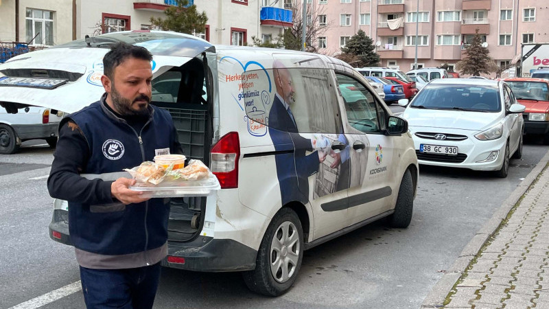 Kocasinan’da “Gönül Kazan” Ramazan’da Da Kaynamaya Devam Ediyor