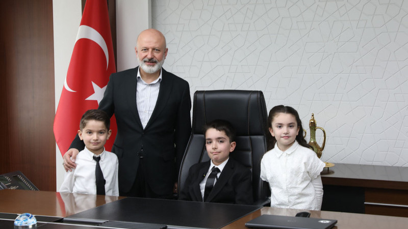 Başkan Çolakbayrakdar, “Her Evladımızın Mutlu Olduğu Bir Şehir İçin Çalışıyoruz”