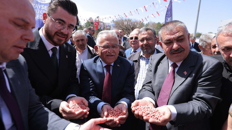 Üreten Kayseri’nin En Güçlü Destekçisi Büyükşehir’den 10 Milyon liralık Tohum Desteği