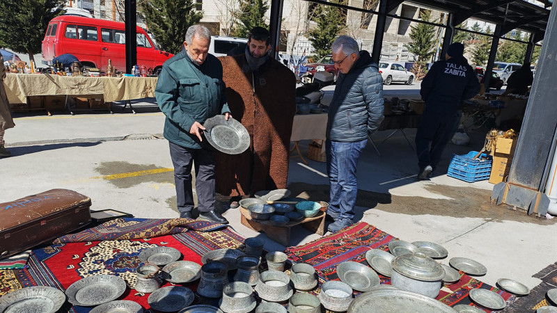 Antikacılar, Baharı Karşılıyor