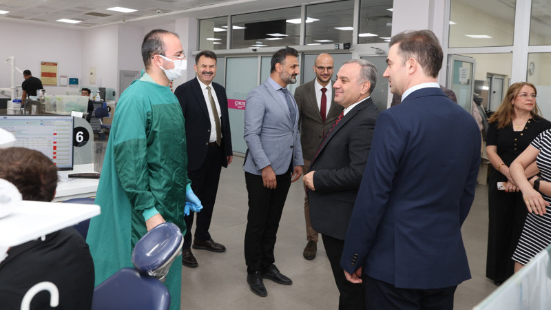 Rektör Prof. Dr. Altun, Diş Hekimliği Fakültesi’ni Ziyaret Etti