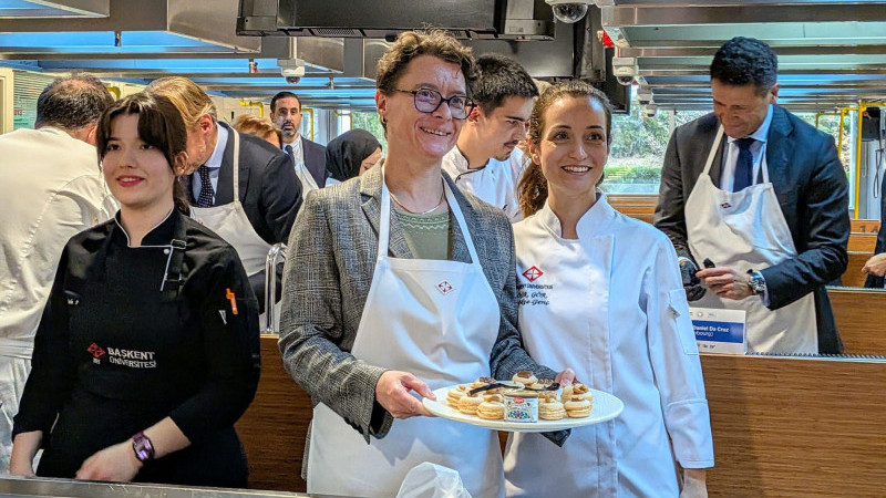 Frankofon Büyükelçiler makaron atölyesinde