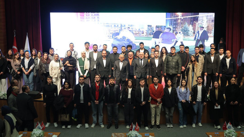 Başkan Büyükkılıç, Kayseri Üniversitesi’nde Gençlerle Buluştu: “Bu Belediye Sizin”