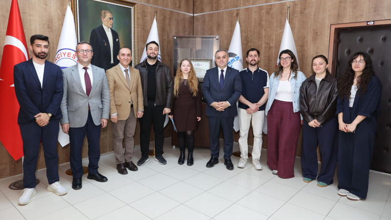 Rektör Prof. Dr. Altun, EVEA Öğrenci Kulübü Üyeleri ile Buluştu