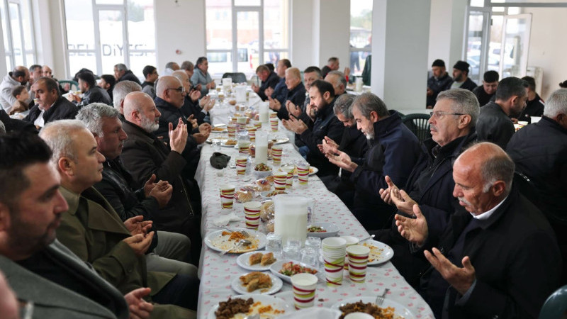 Başkan Çolakbayrakdar, Kırsal Mahallede Vatandaşlarla Bir Araya Geldi
