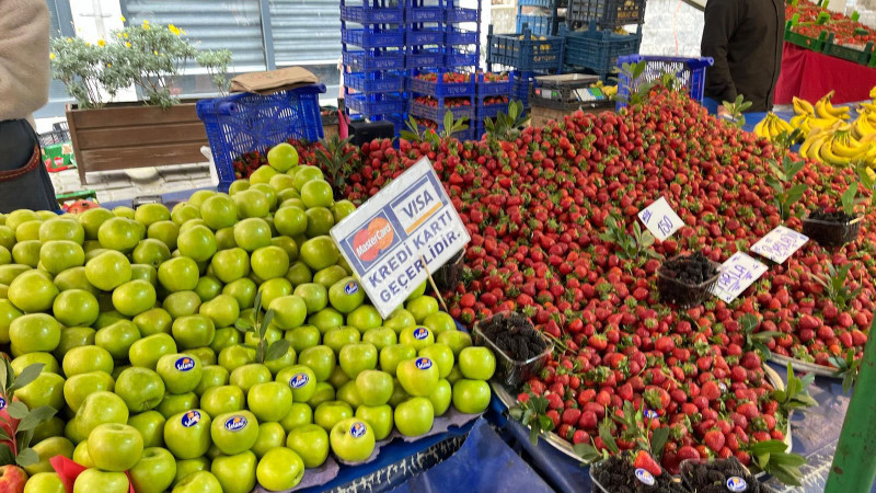 Pazarda yeni dönem… CHP’li Aşkın Genç: “Vatandaş fileyi kredi kartıyla dolduruyor”