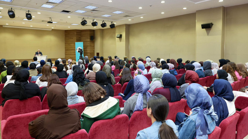    Rektör Prof. Dr. Altun, Öğrenciler ile Bir Araya Geldi